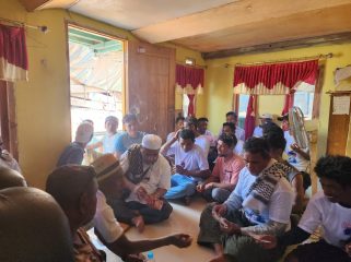Dugaan aktivitas money politic dari Paslon Edi Weng di Papagarang.(Ist)