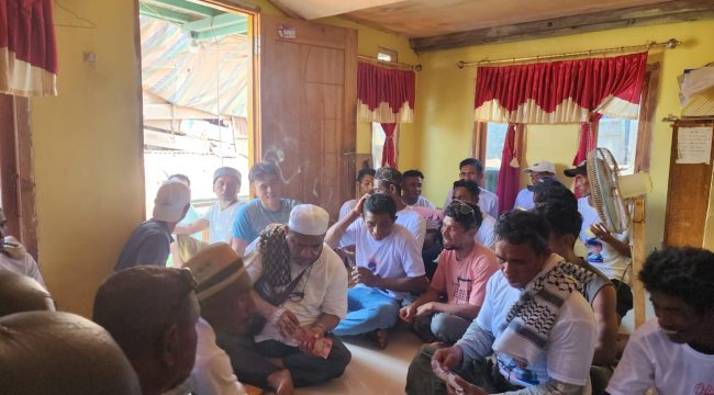 Dugaan aktivitas money politic dari Paslon Edi Weng di Papagarang.(Ist)