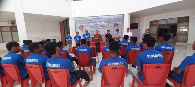 
 Sekda Manggarai Barat lepas kontingen PERSAMBA Mabar, 02/03/2025.(Ist)