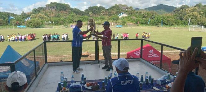 
 Bupati Edi buka Secra resmi turnamen ASKAB CUP I U-17 di Stadion Ora Flobamora, Minggu(09/03/2025). (Foto:ist)