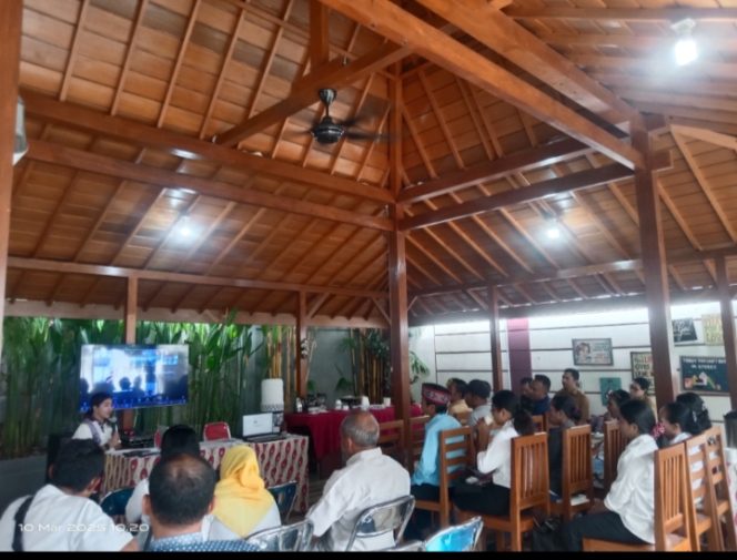 
					Sosialisasi dan pelatihan Pertanian Wisata Organik bagi puluhan petani di Labuan Bajo. (Ist)
