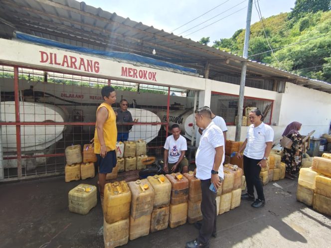 
					Polisi sidak SPBUN Labuan Bajo.(Ist)