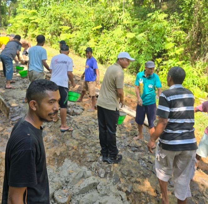 
 Perbaikan jalan rusak di Wae Impor, Ranggu(ist)