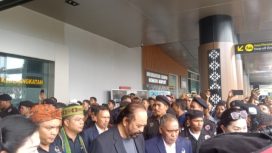 Ketum Nasdem, Surya Paloh tiba di Labuan Bajo hadiri Rakerwil Nasdem NTT. (Acik/hlb)