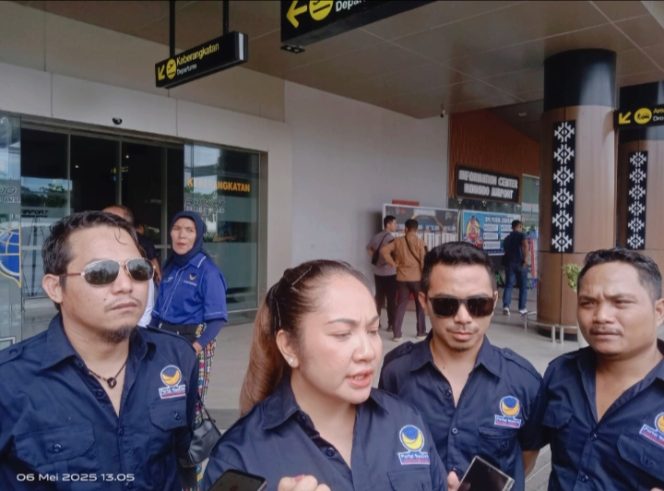
					Yovita Dewi Suryani selaku Ketua Panitia dan anggota Panitia Rakerwil Nasdem NTT DPD Nasdem Mabar. (Acik/hlb)
