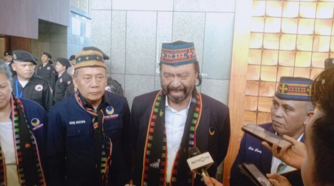 
					Ketum Surya Paloh bersama Edistasius Endi. (Acik/hlb)