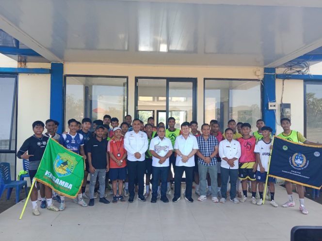 
 Bupati Edi lepas tim Persamba ke ETMC Ende 2025.(Ist)