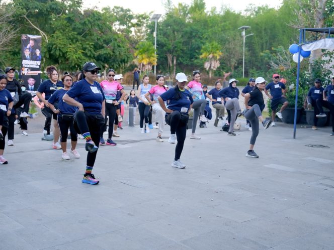 
 DPD NasDem Manggarai Barat gelar jalan sehat berhadiah jelang HUT ke-14 Partai NasDem, Sabtu(08/11/2025).(Ist)