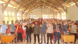 Densus 88 Anto teror dan eks Napiter gelar silaturahmi dengan warga Elar, Sabtu(15/11/2025).(Ist)