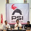 Ketua DPD PSI Mabar, Ignasius Charles Angliwarman (tengah), Filmon Sentosa, Ketua DPC PSI Mbeliling(kanan), Benediktus Untul, Ketua Bapilu(kiri). (Acik)