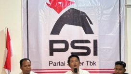 Ketua DPD PSI Mabar, Ignasius Charles Angliwarman (tengah), Filmon Sentosa, Ketua DPC PSI Mbeliling(kanan), Benediktus Untul, Ketua Bapilu(kiri). (Acik)
