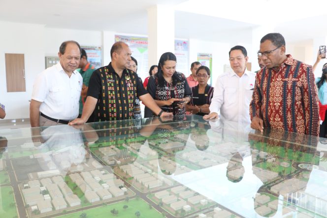 
					Wagub NTT, Johni Asadoma Tinjau Kawasan Bolok.(Biro Administrasi dan Pimpinan Setda Pemprov NTT)