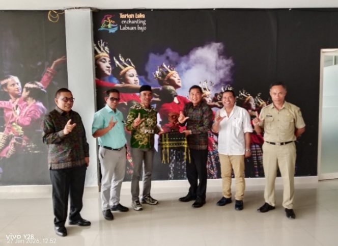 
					DPRD Manggarai Barat terima Kunjungan Kerja DPRD Gianyar.(Ist)